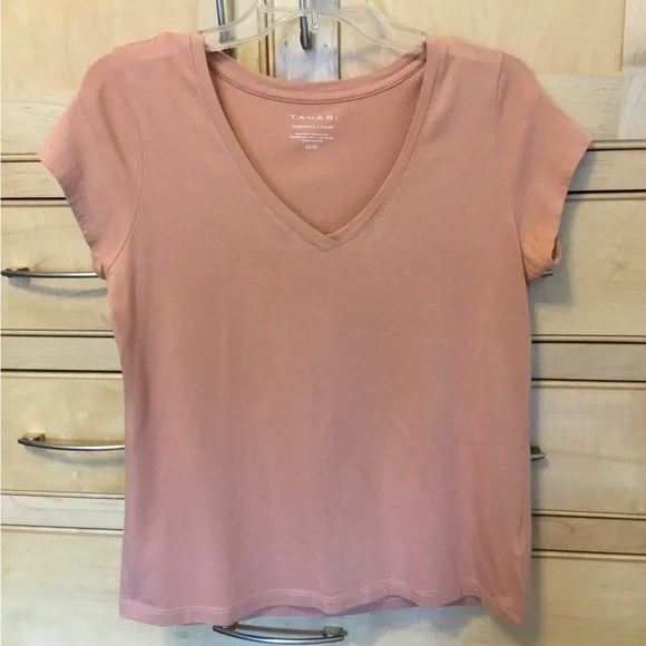Tahari Essentials T-Shirt medium. Peach, coral,orange, short sleeve, V-neck. - Picture 1 of 6